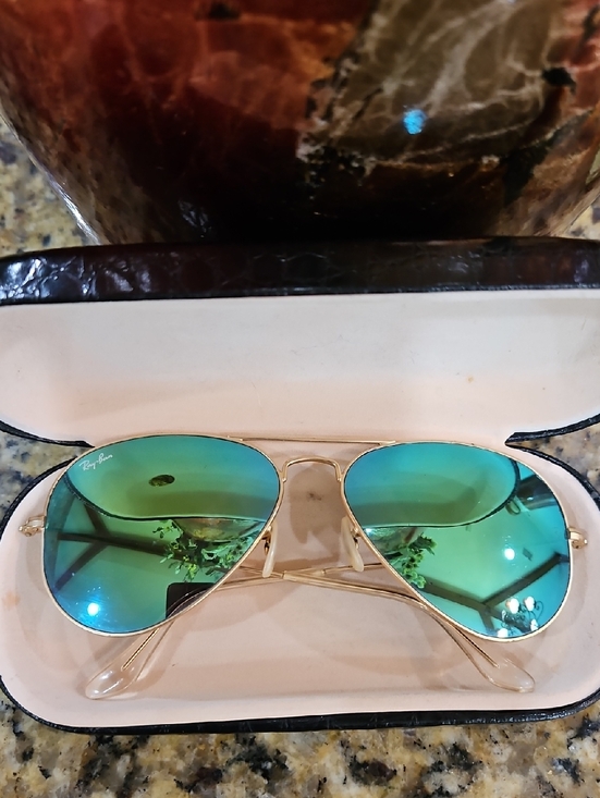 Ray-Ban Gold Frame Aviator Sunglasses with Blue-Green  display picture 2